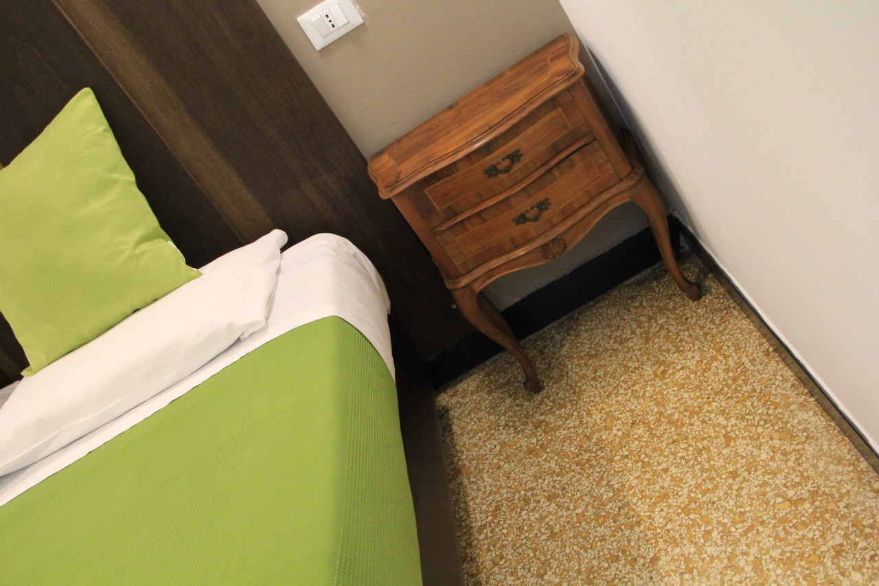 http://www.hotelbologna.genova.it/wp-content/uploads/2014/05/Camera-wood-room12.jpg