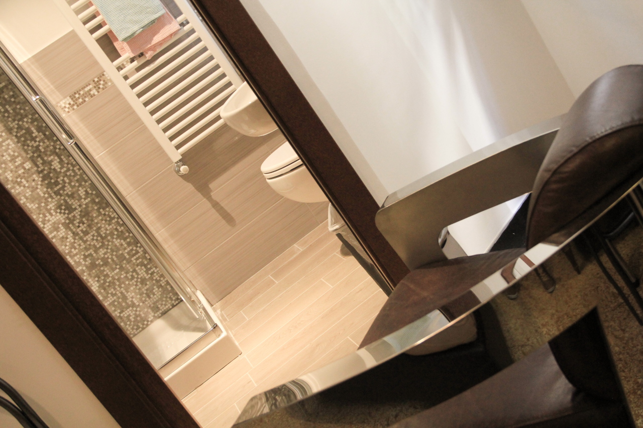 http://www.hotelbologna.genova.it/wp-content/uploads/2014/05/Camera-wood-room8.jpg