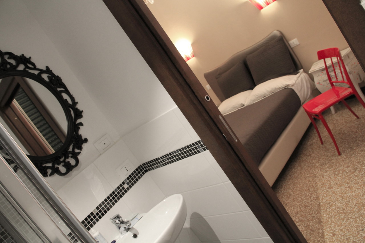 http://www.hotelbologna.genova.it/wp-content/uploads/2014/05/romantic-room15.jpg