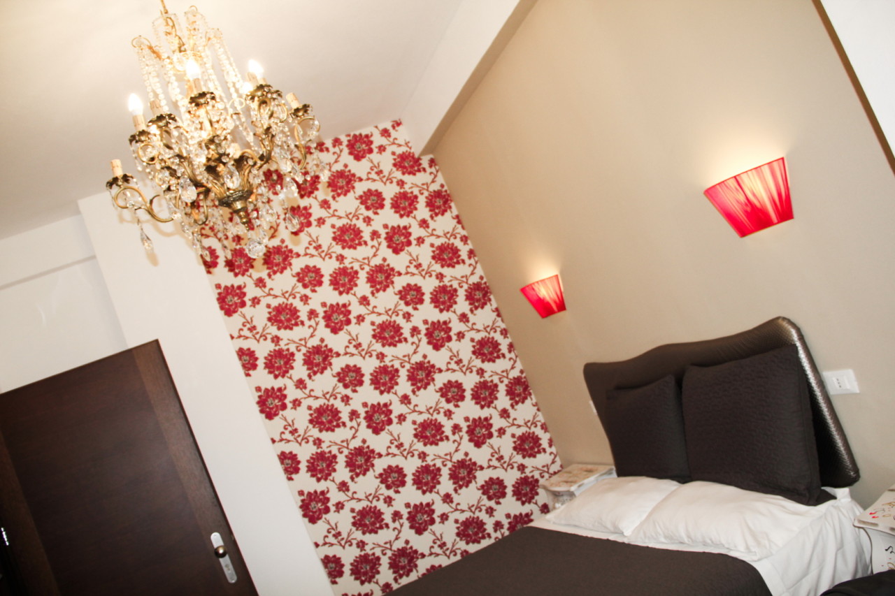 http://www.hotelbologna.genova.it/wp-content/uploads/2014/05/romantic-room18.jpg